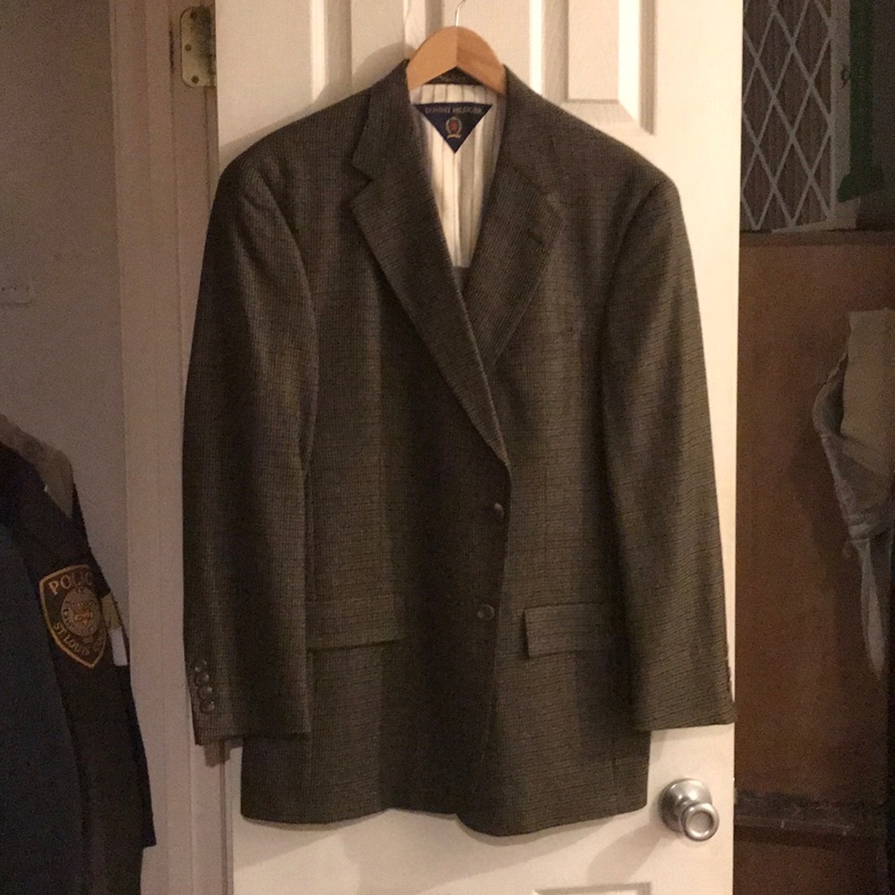 Tommy Hill figure sport coat